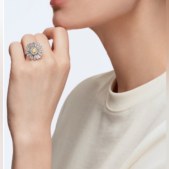 Swarovski Silver and Yellow Crystal Flower Ring - Picture 3 of 7
